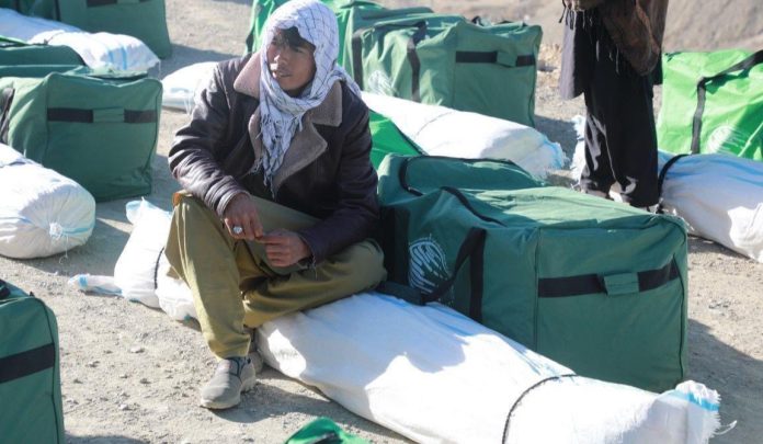 KSRelief distributes shelter kits to Afghan families in Bamyan province