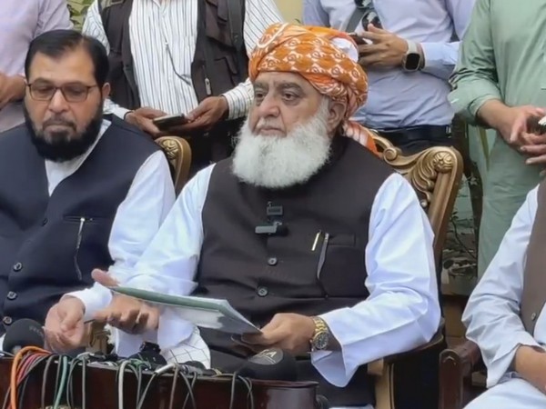 JUI-F chief lauds Senator Kamran’s role in 26th Constitutional Amendment on Islamic provisions