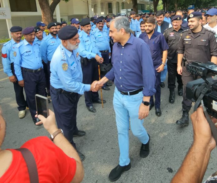 Mohsin Naqvi arrives at D-Chowk early morning to boost morale of police, FC personnel