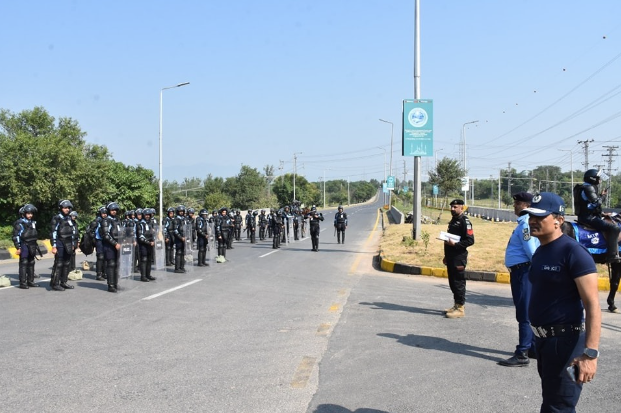 DIG ICT Syed Ali Raza visits various checkpoints in the City