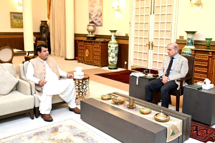 Amir Muqam calls on PM