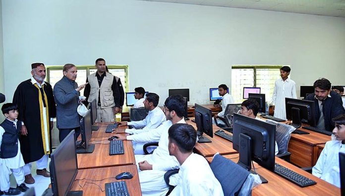 Edu ministry, Pak-Arab fertiliser provide 30 computers to girls college