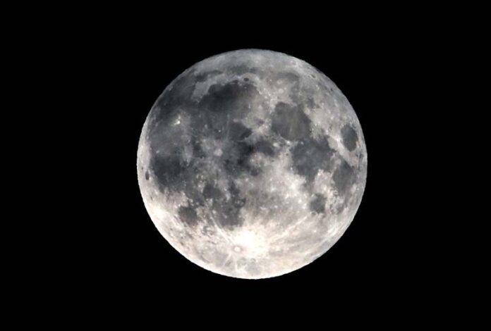 Pakistan witnesses first Super Blue Moon of 2024 on Monday