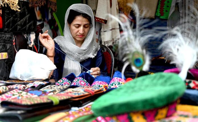 Lok Mela: Sindhi handicrafts becomes centre of attraction for visitors