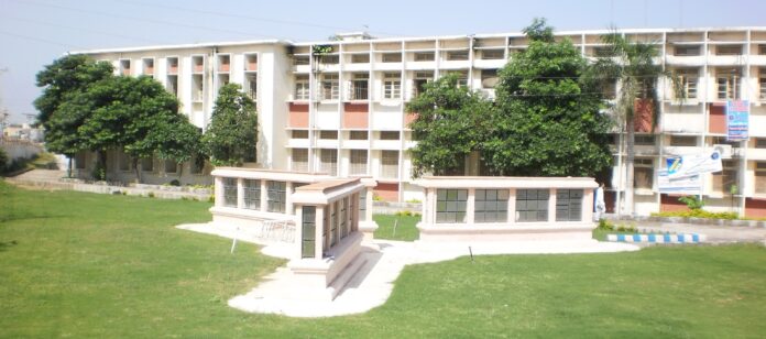 Mirpur University students demand curriculum reform: Outdated courses threaten future careers