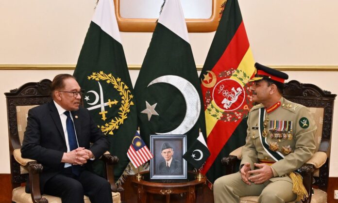 Malaysian PM praises Pakistan Armed Forces’ role in regional peace, stability