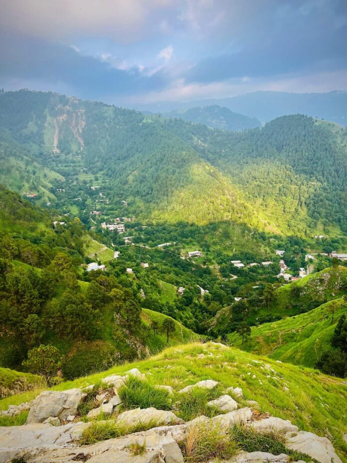 Behind Murree’s scenic charm: Residents’ struggle for balance amid tourist rush