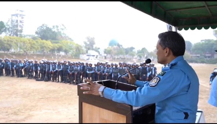 DIG Islamabad Raza briefs dolphin, ababeel squads, and ARU officers on Crime Control, Stresses Readiness