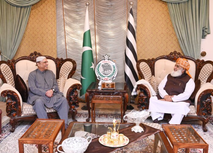 President meets JUI-F Amir Maulana Fazlur Rehman; discusses political situation