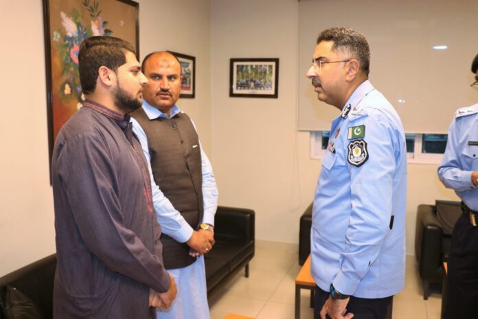 IG Rizvi holds Khuli Katchery