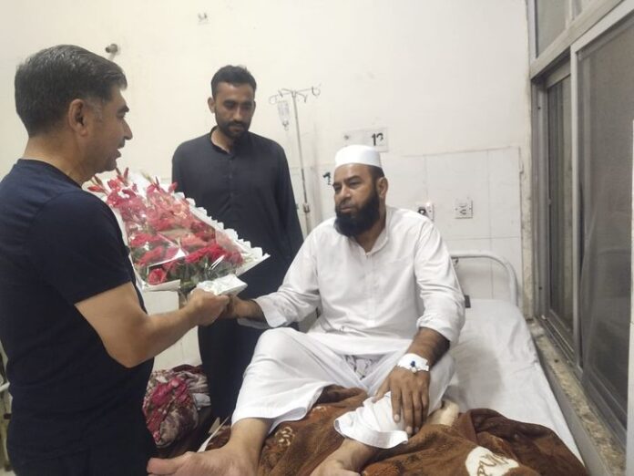 SP PM Office visits Polyclinic to inquire after injured policeman