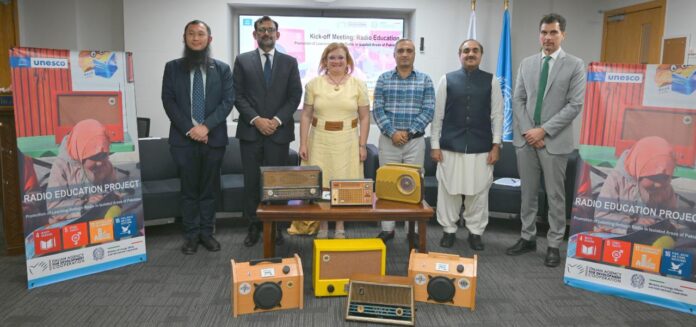 UNESCO and Italy to promote learning in isolated areas of Pakistan through interactive radio instruction