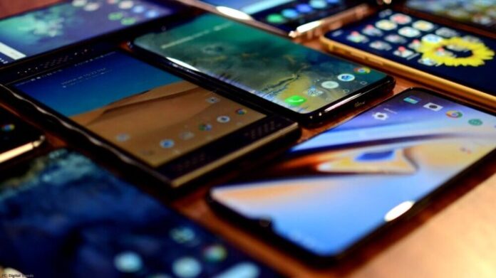 Gold, mobile phones recovered at airport