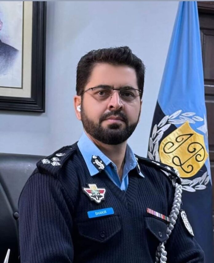 Shakir Hussain Dawar assume  additional charge as DG Safe City