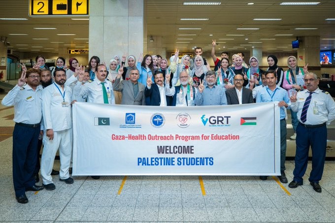 PM welcomes Palestinian students as they arrive to complete studies