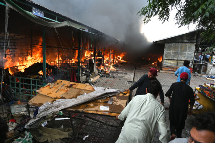 Massive fire destroys over 700 shops in Islamabad’s H-9 weekly Bazaar