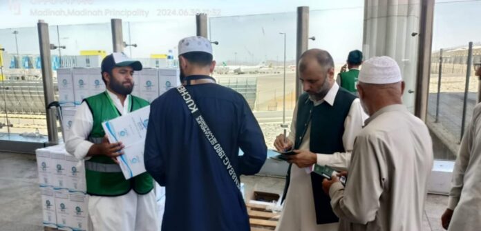 28,000 Pakistani pilgrims provided with Zamzam upon return