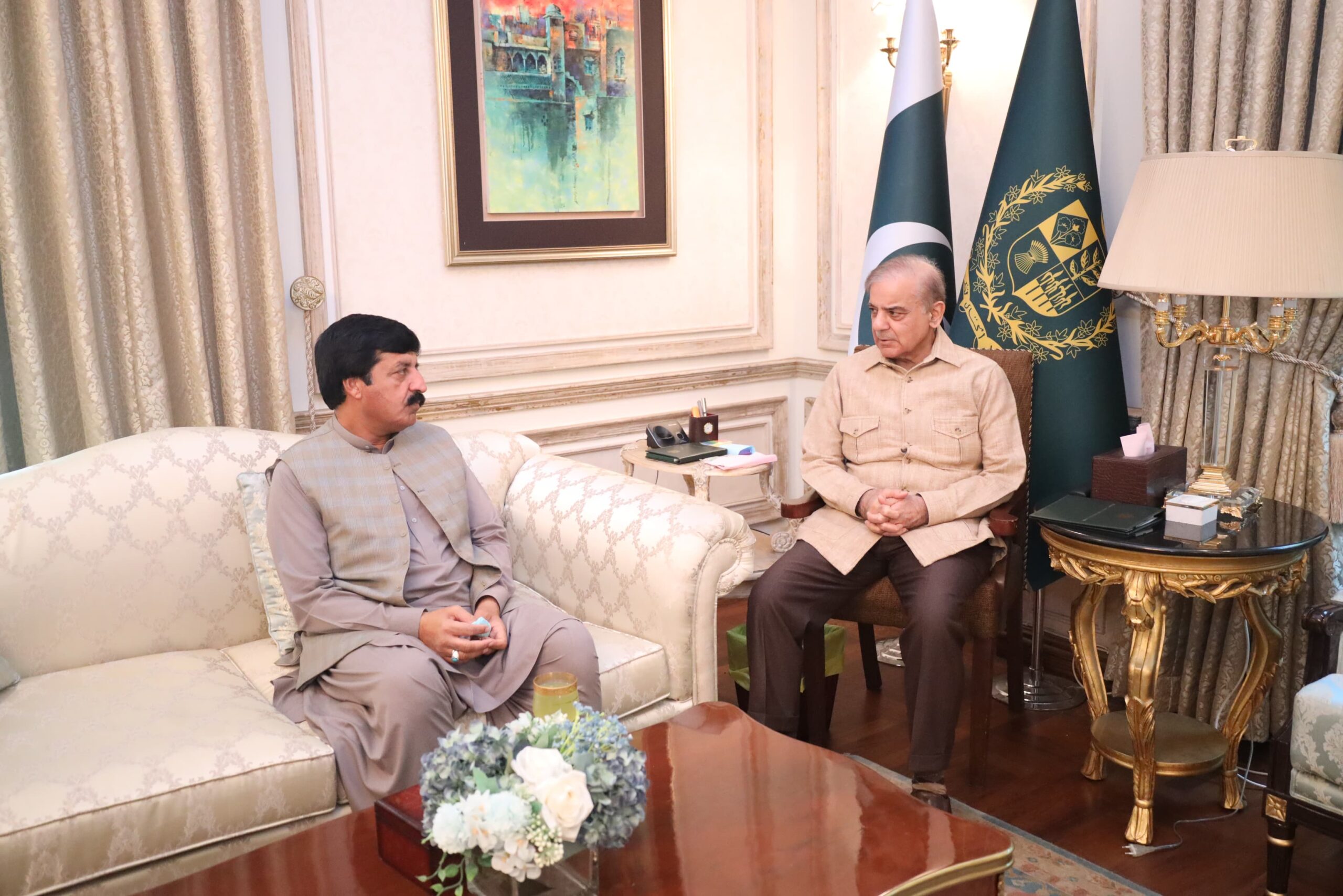 Governor Punjab calls on PM Shehbaz Sharif