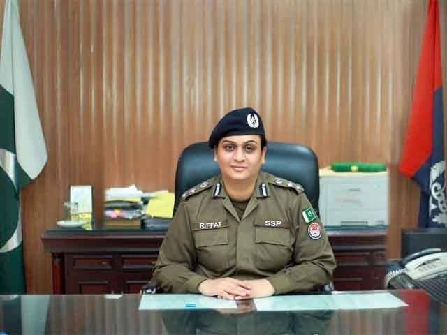 CM felicitates SSP Riffat Bokhari on selection for IAWP award 