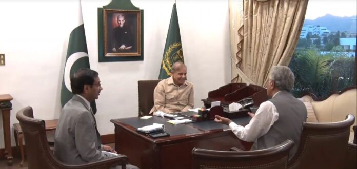 Moeen Wattoo calls on PM Shehbaz Sharif