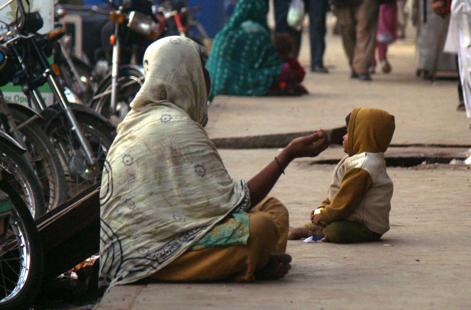 Crackdown against beggars in ICT: 18 apprehended 