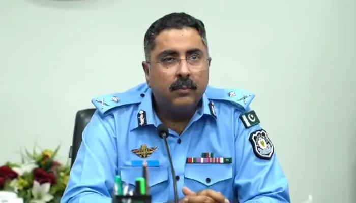 IGP Rizvi lauds Islamabad Police for performing duty with dedication in extreme heat