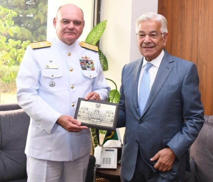 Brazilian Naval Chief calls on Defence Minister