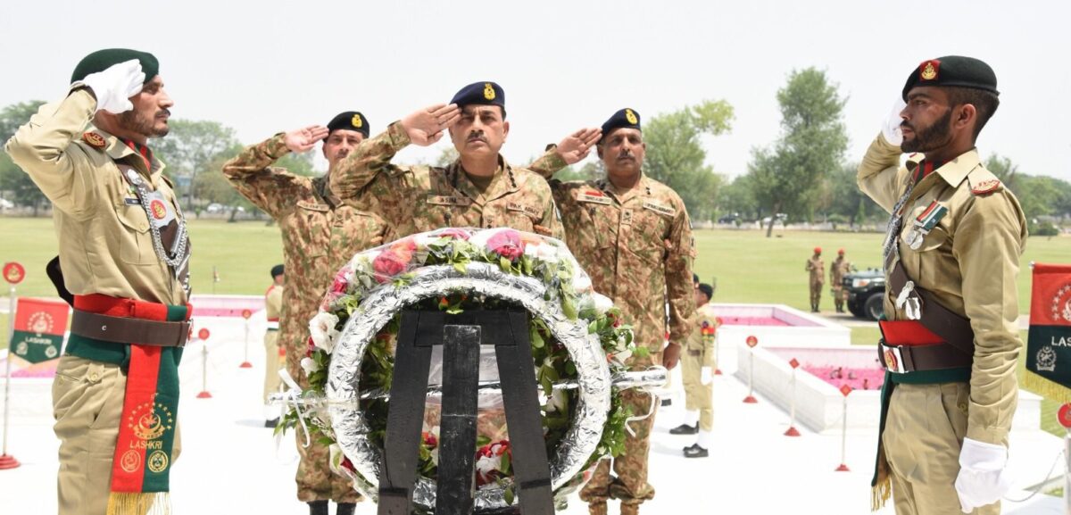 COAS visits Lahore Garrison, lays wreath at Martyrs’ Monument