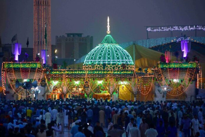 981st Ghusl Ceremony of Hazrat Data Ganj Bakhsh (RA) shrine on 16th