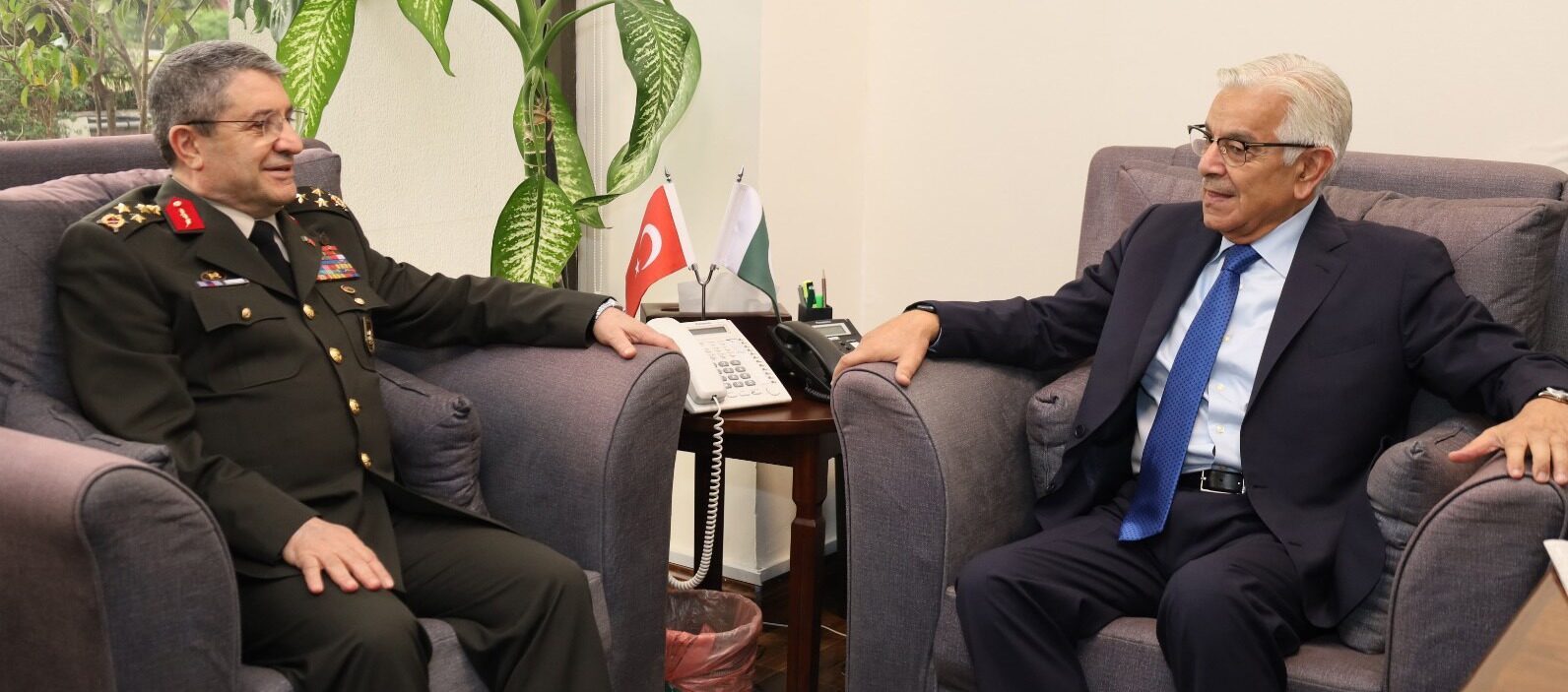 Commander Turkish Land Forces calls on Defence Minister