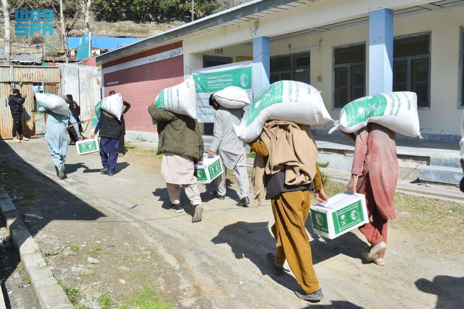 KSrelief distributes 450 food baskets in Shangla