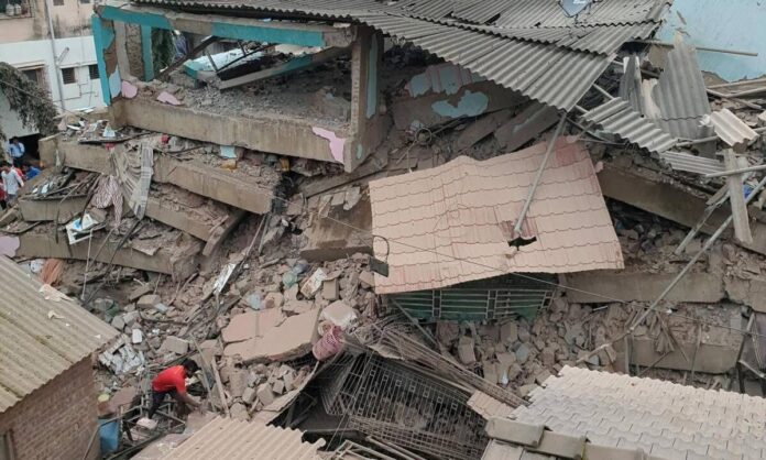 2  injured as roof collapse in Tangwani