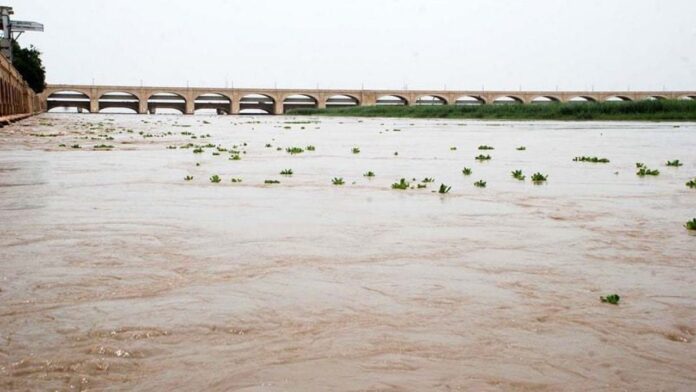 River Indus continues to flow in medium, low flood: FFC