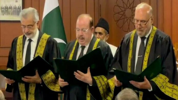 Justices Sardar Tariq, Mazhar Alam take oath as SC’s ad hoc judges