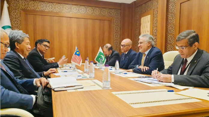 DPM Dar, Malaysian FM discuss key issues in Jeddah