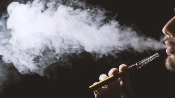 Study reveals cigarette smoke poses greater risk than vaping