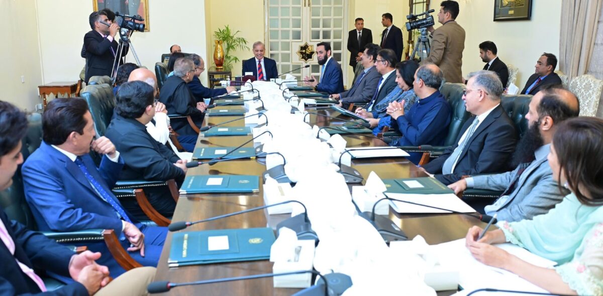 PM assures to resolve issues faced by journalist community 