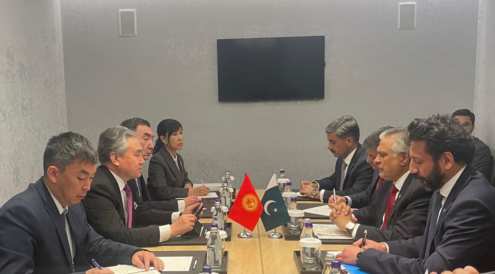 DPM Dar urges Kyrgyz FM to punish perpetrators involved in attacks on Pakistani students