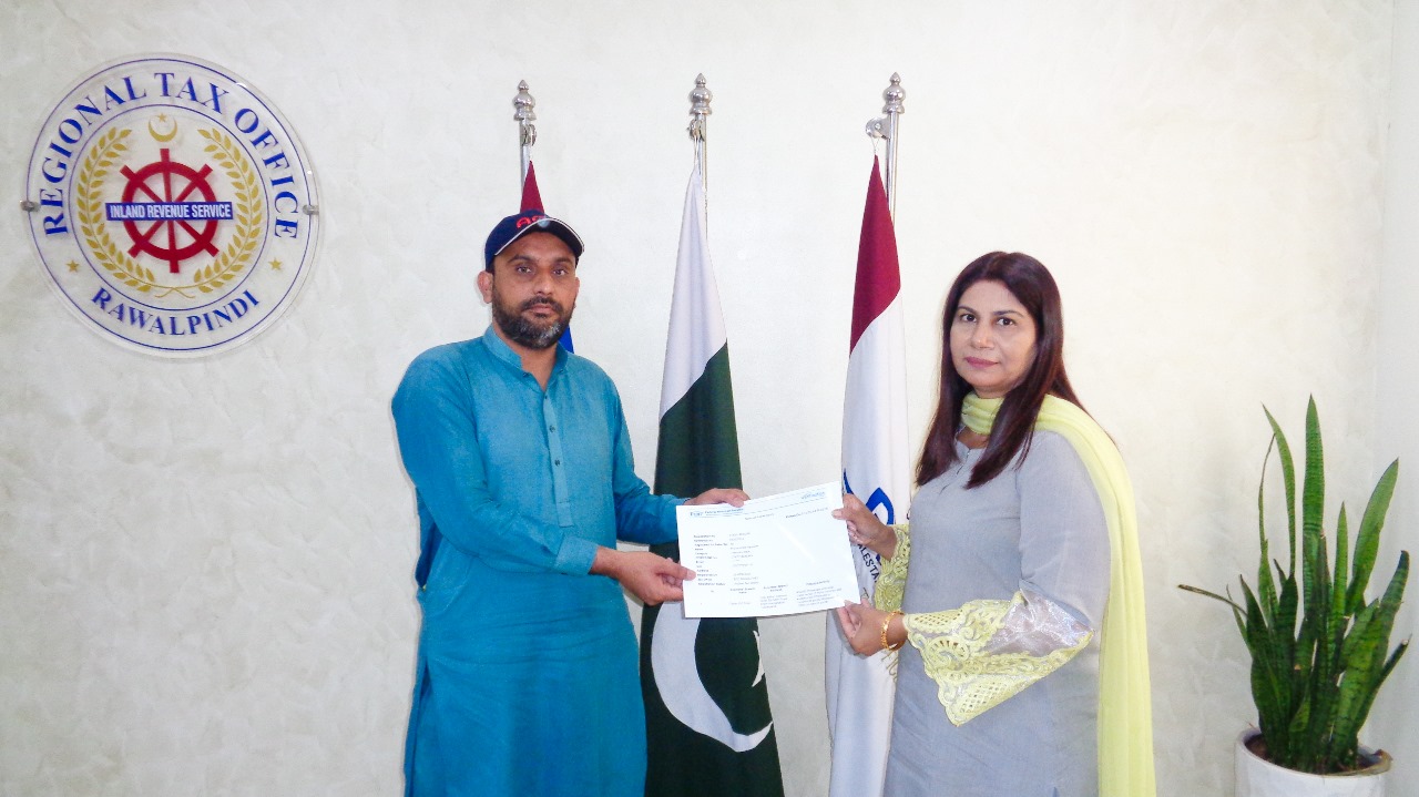 RTO honours pioneer traders registered with Tajir Dost scheme