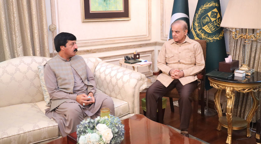 Governor Punjab calls on PM Shehbaz Sharif