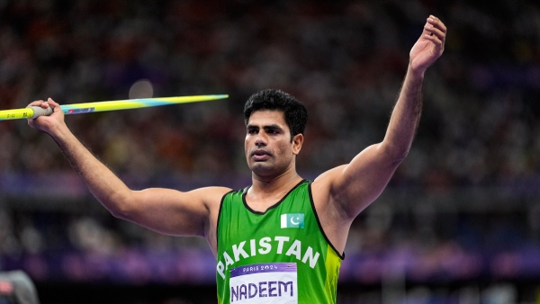 Minister felicitates Arshad on Gold Medal’s winning