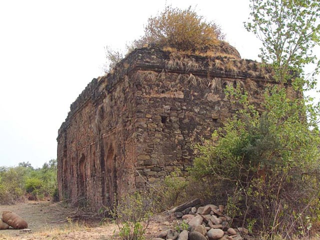 DOAM completes 80 percent excavation & cleaning work on Mai Qamro Mosque