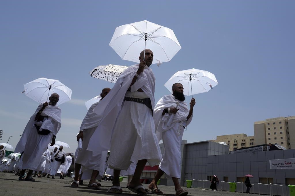 Pakistani Pilgrims advised to take extra heats-related cautions during Hajj