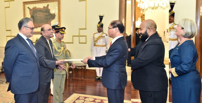 Envoys of Vietnam, Maldives, Ireland present credentials to President Zardari