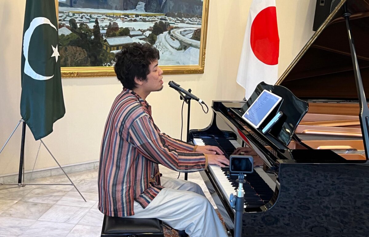 Japanese singer’s performance held at Japan Embassy