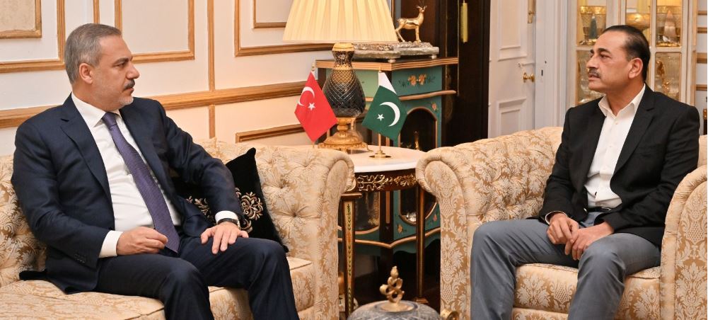 Turkish FM calls on COAS, lauds Pakistan Army’s role in regional peace, stability