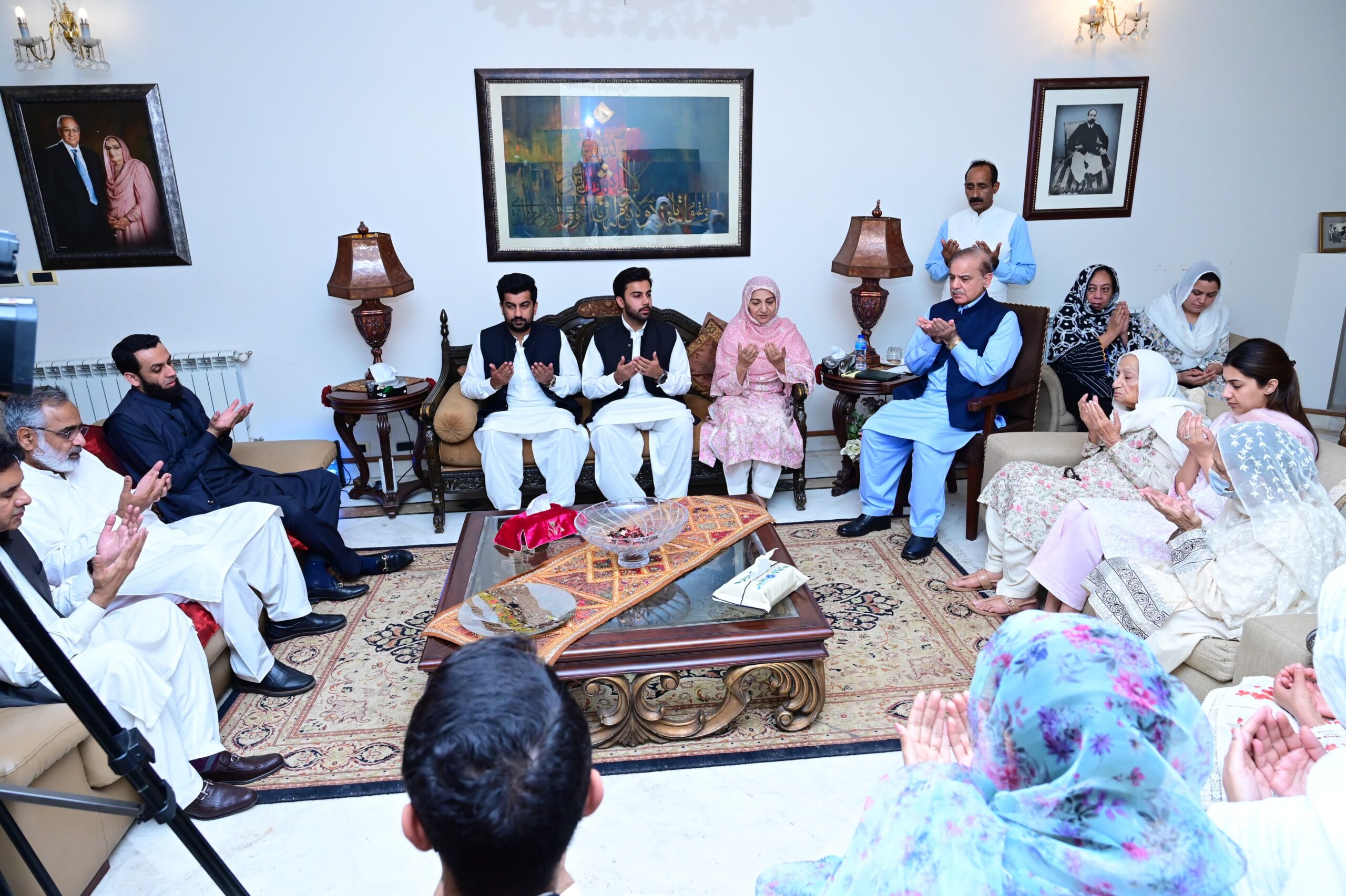 PM visits residence of Saira Afzal Tarar, offers condolences over her father’s death