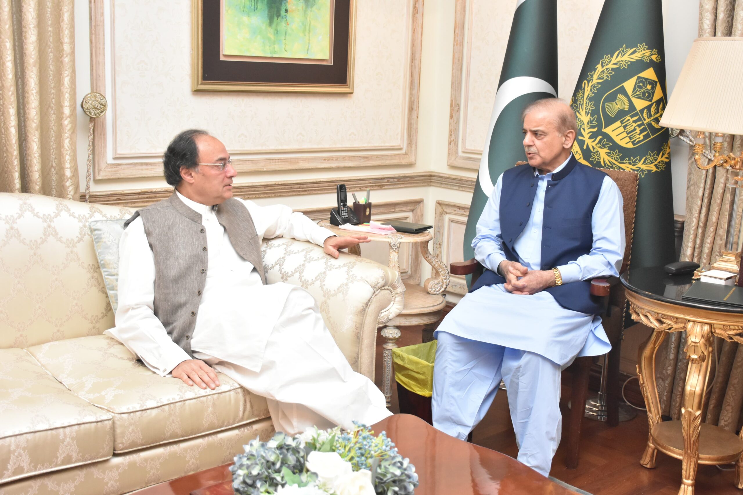 Finance minister briefs PM about his upcoming meetings with IFIs during US visit