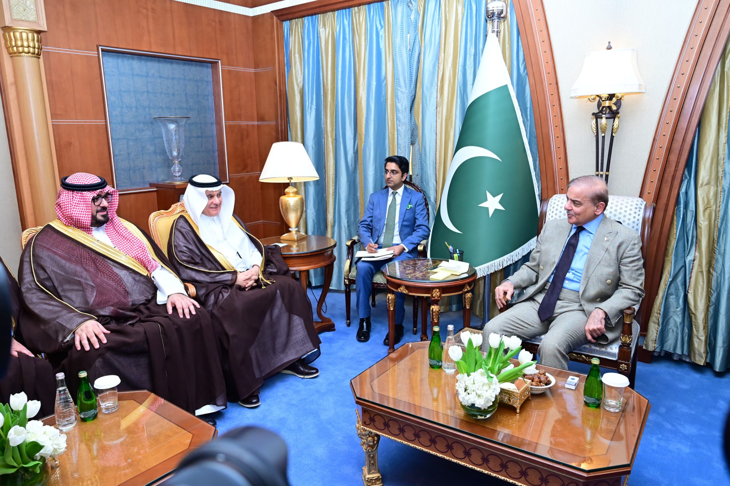 PM, Saudi ministers discuss avenues of bilateral cooperation