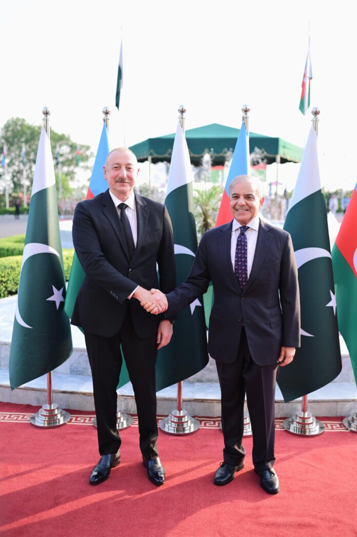 Azerbaijan President Aliyev presented guard of honour at PM House